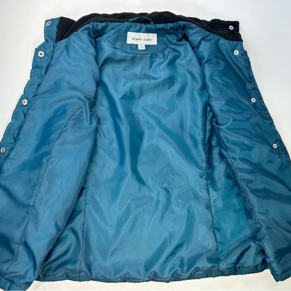 Black Rivet Quilted Puffer Vest Size Medium Women's - Picture 7 of 10